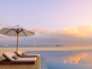 Обои море, пляж, курорт, лежаки, тропики, мальдивы, sea, beach, resort, sunbeds, tropics, the maldives разрешение 4035x2685 Загрузить