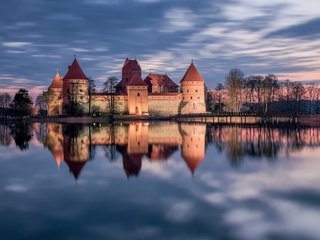 Обои вода, литва, озеро, trakai, тракай, закат, тракайский замок, отражение, замок, литва., акрополис, вильнюс, water, lithuania, lake, sunset, reflection, castle, lithuania., acropolis, vilnius разрешение 1920x1200 Загрузить