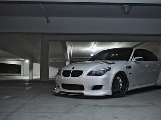 Обои белый, парковка, белая, лампы, бмв, e60, вид спереди, м5, white, parking, lamp, bmw, front view, m5 разрешение 1920x1080 Загрузить