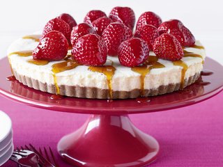 Обои клубника, ягоды, торт, десерт, пирог, пирожное, strawberry, berries, cake, dessert, pie разрешение 2560x1600 Загрузить