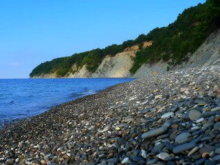 Обои камни, море, пляж, кусты, stones, sea, beach, the bushes разрешение 1920x1200 Загрузить