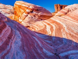 Обои небо, горы, скалы, слои, the sky, mountains, rocks, layers разрешение 1982x1239 Загрузить