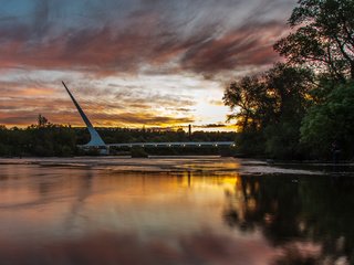 Обои река, мост, город, сша, калифорния, реддинг, сакраменто, river, bridge, the city, usa, ca, redding, sacramento разрешение 2048x1366 Загрузить