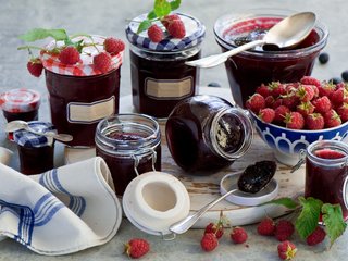 Обои малина, джем, ягоды, черника, банки, варенье, raspberry, jam, berries, blueberries, banks разрешение 1920x1200 Загрузить