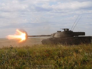 Обои трава, огонь, танк, боевой, канадский, leopard-c2, grass, fire, tank, combat, canadian разрешение 2560x1600 Загрузить