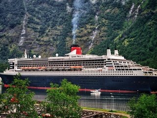 Обои горы, queen mary 2., лес, корабль, лайнер, 2, пролив, пассажирский, ручьи, куин мэри, queen mary, mountains, forest, ship, liner, strait, passenger, streams разрешение 2000x1189 Загрузить