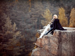 Обои деревья, лес, девушка, скала, блондинка, меч, косплей, trees, forest, girl, rock, blonde, sword, cosplay разрешение 2000x1270 Загрузить