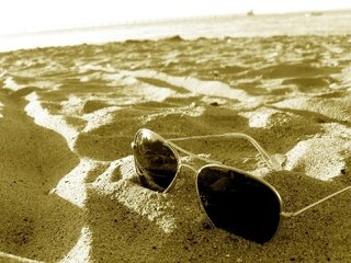 Обои вода, солнце, макро, песок, пляж, бокалы, вс, песка, water, the sun, macro, sand, beach, glasses, sun разрешение 1920x1080 Загрузить