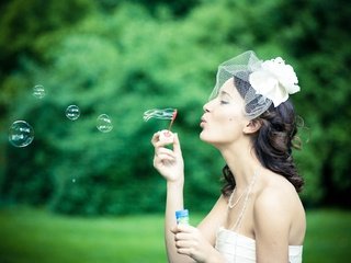 Обои девушка, невеста, мыльные пузыри, girl, the bride, bubbles разрешение 1920x1280 Загрузить