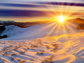 Обои горы, солнце, снег, зима, рассвет, солнечные лучи, mountains, the sun, snow, winter, dawn, the sun's rays разрешение 1920x1080 Загрузить