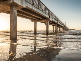 Обои небо, волны, мост.сваи.опоры, the sky, wave, bridge.piles.support разрешение 4096x2160 Загрузить