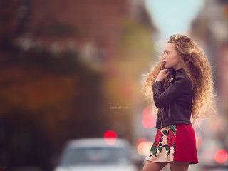 Обои настроение, дети, девочка, улица, волосы, mood, children, girl, street, hair разрешение 2048x1260 Загрузить