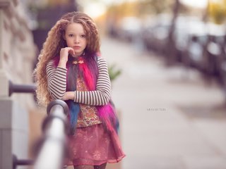 Обои взгляд, дети, девочка, улица, волосы, look, children, girl, street, hair разрешение 2048x1395 Загрузить