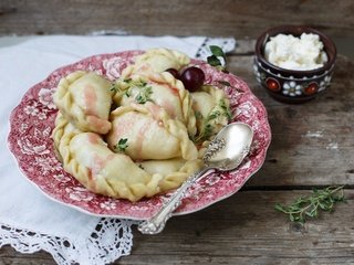 Обои вишни, тарелка, ложка, творог, вареники, cherry, plate, spoon, cheese, dumplings разрешение 1920x1465 Загрузить