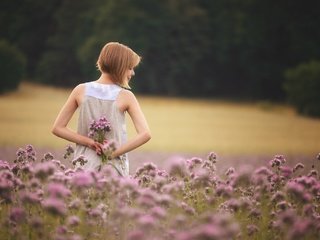 Обои цветы, природа, девушка, настроение, блондинка, flowers, nature, girl, mood, blonde разрешение 2048x1367 Загрузить