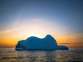 Обои небо, облака, солнце, закат, море, айсберг, the sky, clouds, the sun, sunset, sea, iceberg разрешение 2048x1365 Загрузить