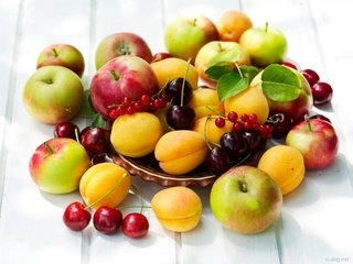 Обои фрукты, яблоки, черешня, ягоды, вишня, смородина, абрикосы, fruit, apples, cherry, berries, currants, apricots разрешение 1920x1440 Загрузить