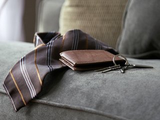 Обои галстук, ключи, аксессуары, бумажник, портмоне, кошелек, tie, keys, accessories, wallet разрешение 1920x1200 Загрузить