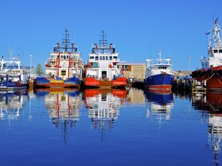 Обои вода, отражение, корабли, город, австралия, порт, судна, fremantle, фримантл, water, reflection, ships, the city, australia, port, ship разрешение 2048x1151 Загрузить