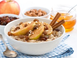 Обои орехи, корица, яблоко, мед, каша, изюм, овсянка, nuts, cinnamon, apple, honey, porridge, raisins, oatmeal разрешение 2048x1367 Загрузить