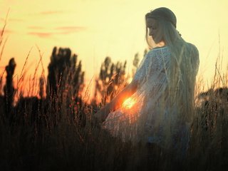 Обои свет, природа, закат, девушка, блондинка, light, nature, sunset, girl, blonde разрешение 2048x1313 Загрузить