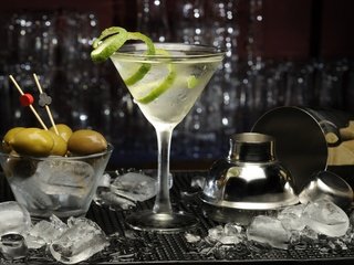 Обои лёд, бар, лайм, коктейль, оливки, ice, bar, lime, cocktail, olives разрешение 2880x1916 Загрузить