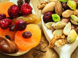 Обои орехи, фрукты, ягоды, фисташки, грецкие орехи, сухофрукты, nuts, fruit, berries, pistachios, walnuts, dried fruits разрешение 2880x1920 Загрузить