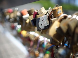 Обои макро, фон, любовь, замки, love locks, macro, background, love, locks разрешение 1920x1280 Загрузить