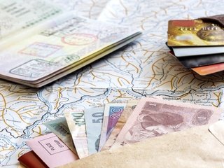 Обои карты, деньги, туризм, бабосы, maps, credit cards, паспорта, кредитные карты, card, money, tourism, passport, credit card разрешение 5760x3840 Загрузить