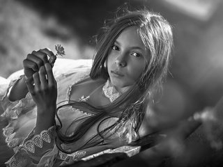 Обои взгляд, чёрно-белое, девочка, боке, look, black and white, girl, bokeh разрешение 3543x2365 Загрузить