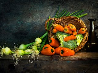 Обои лук, корзина, морковь, натюрморт, перец, spring onions, bow, basket, carrots, still life, pepper разрешение 2048x1365 Загрузить