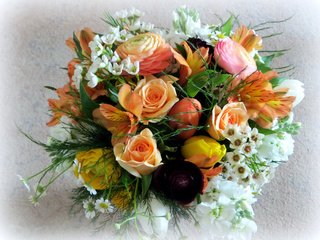 Обои цветы, розы, букет, лютик, альстрёмерия, морозник, flowers, roses, bouquet, buttercup, alstremeria, hellebore разрешение 2048x1536 Загрузить