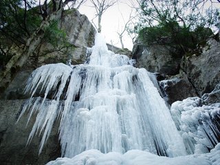 Обои скалы, зима, водопад, лёд, на природе, замерзла, rocks, winter, waterfall, ice, nature, frozen разрешение 4928x3264 Загрузить