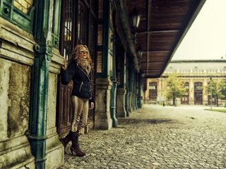 Обои стиль, девушка, блондинка, улица, здание, style, girl, blonde, street, the building разрешение 2048x1565 Загрузить