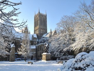 Обои снег, город, англия, архитектура, линкольне, готический собор, snow, the city, england, architecture, lincoln, the gothic cathedral разрешение 2628x1745 Загрузить