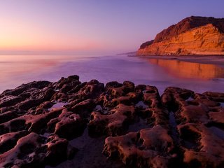 Обои небо, вечер, скалы, камни, закат, море, отлив, the sky, the evening, rocks, stones, sunset, sea, tide разрешение 2048x1311 Загрузить