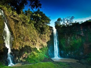 Обои небо, трава, деревья, вода, горы, скалы, мох, водопады, the sky, grass, trees, water, mountains, rocks, moss, waterfalls разрешение 1920x1200 Загрузить