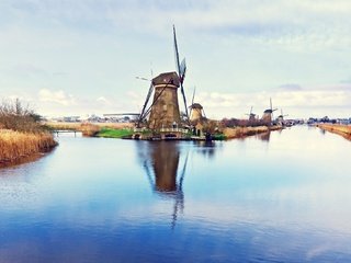 Обои небо, вода, река, отражение, ветряные мельницы, the sky, water, river, reflection, windmills разрешение 1920x1080 Загрузить