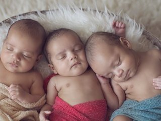 Обои сон, спокойствие, малыши, трио, милые, младенцы, тройня, близнецы, sleep, calm, kids, trio, cute, babies, triplets, gemini разрешение 3300x1984 Загрузить