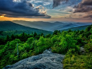 Обои облака, деревья, горы, лес, clouds, trees, mountains, forest разрешение 3000x2000 Загрузить