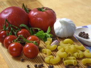 Обои помидор, чеснок, макароны, базилик, tomato, garlic, pasta, basil разрешение 3600x2413 Загрузить