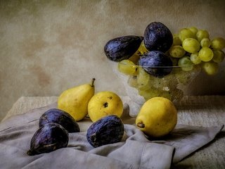 Обои виноград, фрукты, ваза, натюрморт, груши, инжир, grapes, fruit, vase, still life, pear, figs разрешение 2880x1785 Загрузить