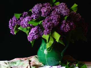 Обои черный фон, букет, ваза, лиловый, сирень, black background, bouquet, vase, purple, lilac разрешение 1920x1340 Загрузить