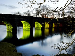 Обои вечер, река, дерево, закат, мост, подсветка, арки, the evening, river, tree, sunset, bridge, backlight, arch разрешение 1920x1200 Загрузить