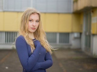 Обои девушка, фон, блондинка, взгляд, nadine, girl, background, blonde, look разрешение 5868x3789 Загрузить