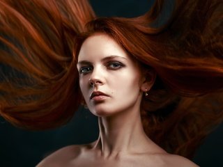 Обои девушка, взгляд, волосы, лицо, взмах, макияж, рыжеволосая, girl, look, hair, face, stroke, makeup, redhead разрешение 2000x1092 Загрузить