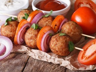 Обои зелень, шарики, лук, овощи, мясо, шашлык, помидор, соус, greens, balls, bow, vegetables, meat, kebab, tomato, sauce разрешение 1920x1280 Загрузить