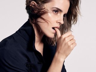 Обои девушка, фотосессия, портрет, emma charlotte duerre watson, «elle», взгляд, палец на губах, модель, профиль, лицо, актриса, эмма уотсон, girl, photoshoot, portrait, "elle", look, finger on lips, model, profile, face, actress, emma watson разрешение 2500x2500 Загрузить