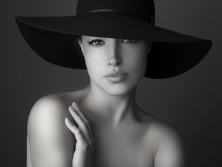 Обои взгляд, чёрно-белое, модель, шляпа, look, black and white, model, hat разрешение 5616x3744 Загрузить