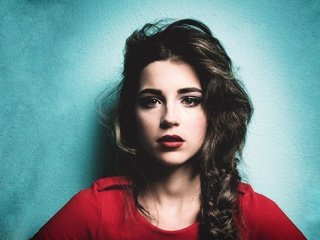 Обои девушка, фон, взгляд, волосы, коса, макияж, girl, background, look, hair, braid, makeup разрешение 1920x1080 Загрузить